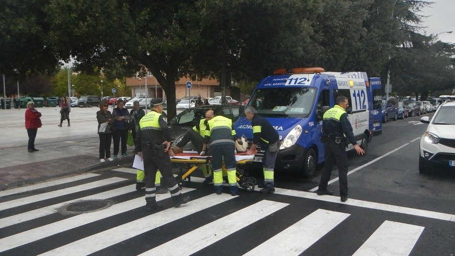 Herida grave la conductora de una moto al caerse mientras circulaba por Pamplona. PMUNICIPAL