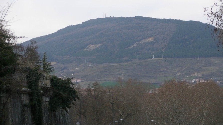 Vista del monte Ezcaba desde Pamplona. 