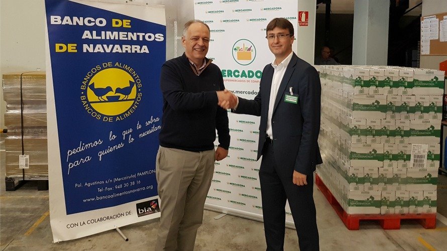 Firma del convenio entre la Fundación Banco de Alimentos de Navarra y Mercadona.