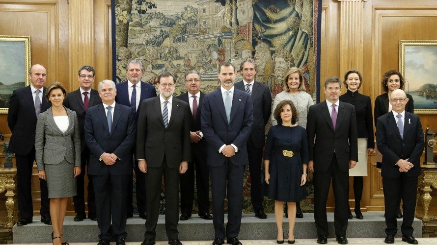 Los trece ministros del nuevo Gobierno de Rajoy juran sus cargos ante el Rey. EFE