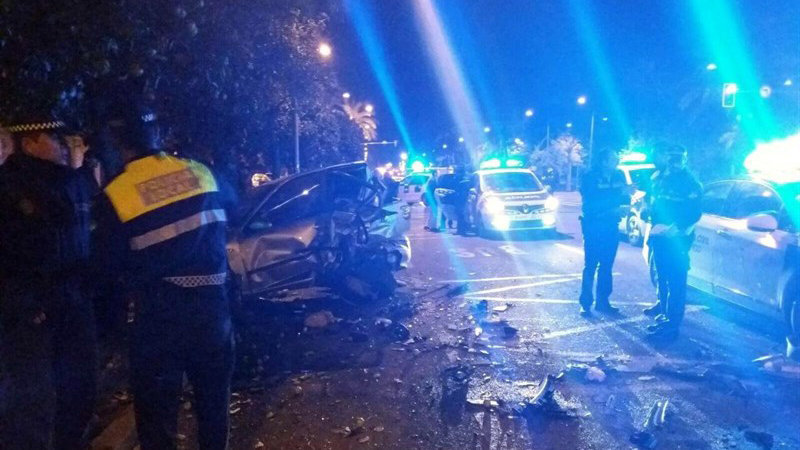 Accidente de tráfico en Sevilla provocado por un menor de edad que intentaba saltarse un control de alcoholemia. EP