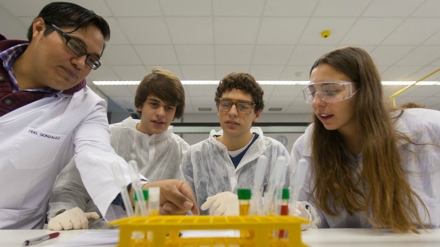 22 de colegios han participado en los talleres de experimentos organizados por la Universidad de Navarra para la Semana de la Ciencia. UNAV