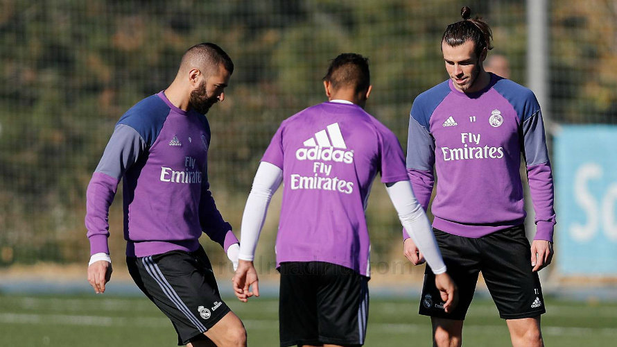 El francés Benzemá se entrenó con sus compañeros. Foto web Real Madrid.