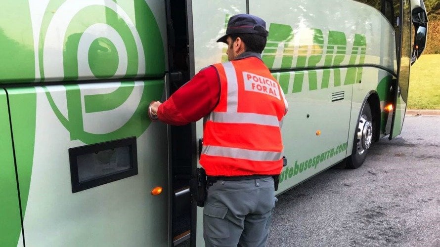 Tres semanas de controles a 200 autobuses y taxis que transportan escolares a 33 centros educativos de Navarra. PFORAL