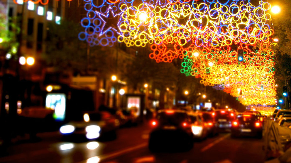 Imagen de parte de la iluminación navideña en plena calle Ana María Guardia ARCHIVO