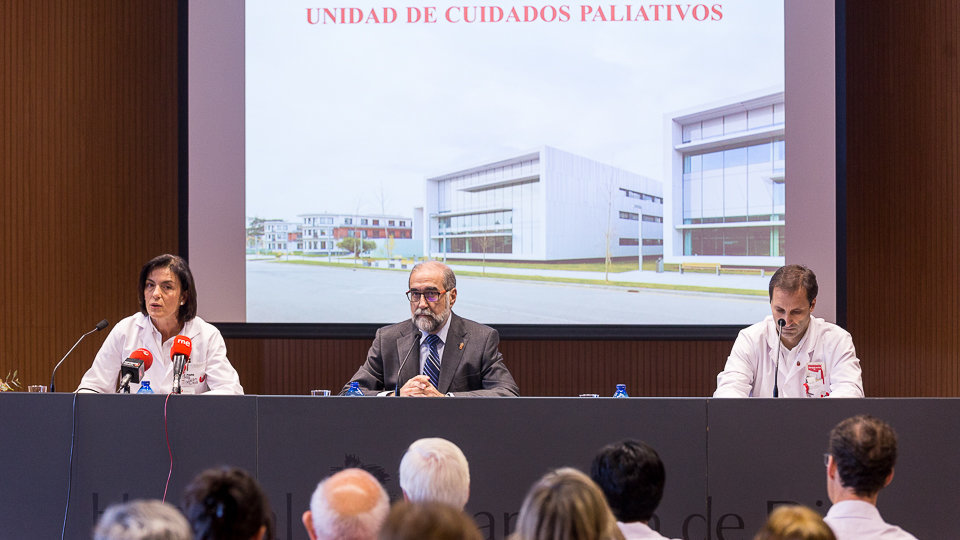 El Hospital San Juan de Dios celebra el 25 aniversario de su Unidad de Cuidados Paliativos con la presencia del consejero de Salud, Fernando Dominguez (17). IÑIGO ALZUGARAY