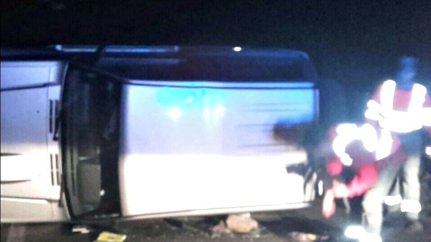 Vehículo estrellado contra un muro en Arizkun. POLICÍA FORAL