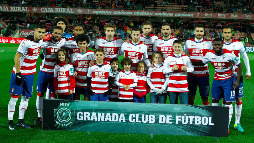 Equipo titular del Granada en Los Cármenes. Twitter Granada CF.