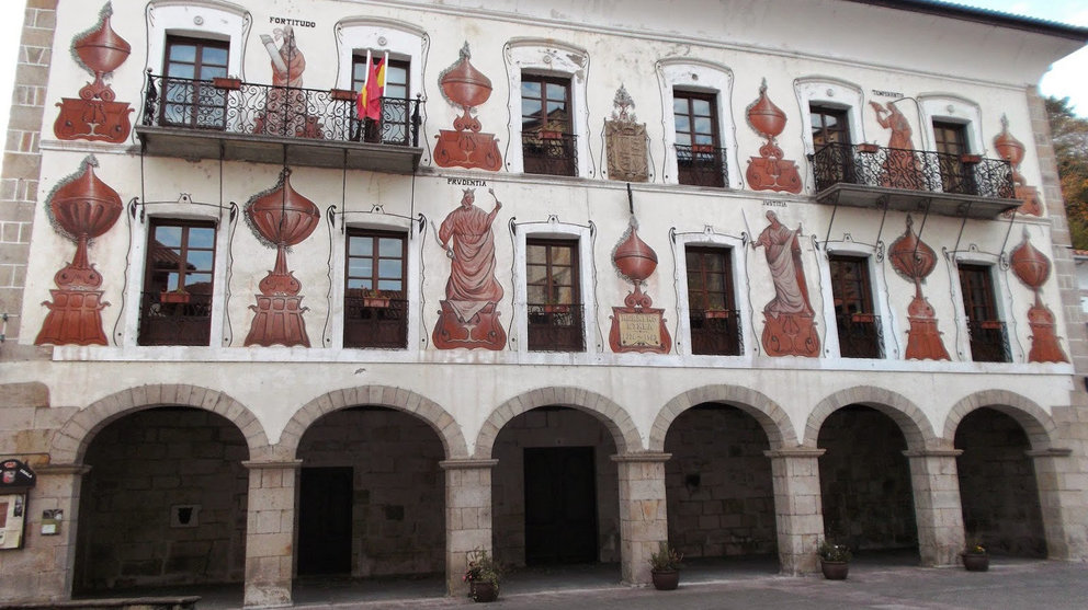 La fachada del ayuntamiento de Vera de Bidasoa
