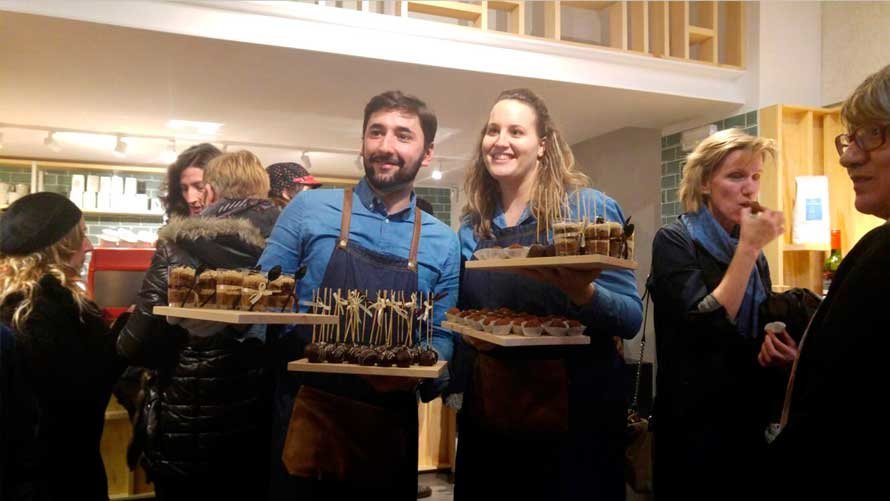 Algunos de los trabajadores del nuevo espacio dedicado al café en Pamplona, 'Coffing'.