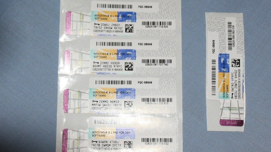 Las etiquetas falsificadas por el joven detenido en Orcoyen. GCIVIL