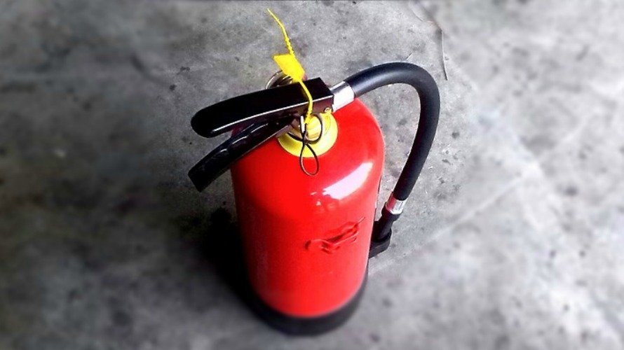 La explosión de un extintor ha provocado heridas graves a un trabajador de una empresa de Mutilva Baja.