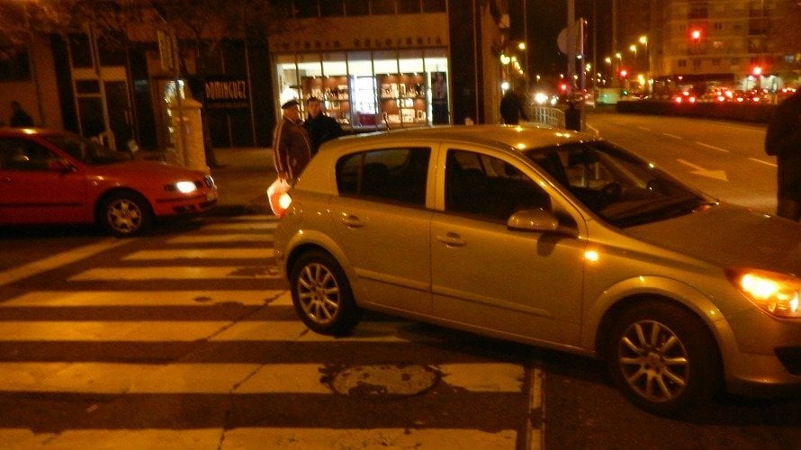 Atropello en el cruce de la calle Doctor Simonena, en el cruce con la avenida San Jorge, en Pamplona. POLICÍA MUNICIPAL
