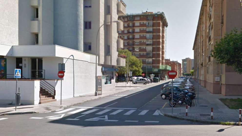 Intersección entre la Plaza de los Castaños y la Avenida del Valle en Barañáin, cerca de donde se produjo el atropello