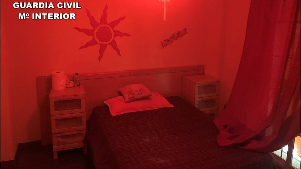 Imagen de una de las habitaciones del chalé de Denia donde obligaban a prostituirse a dos mujeres chinas GC
