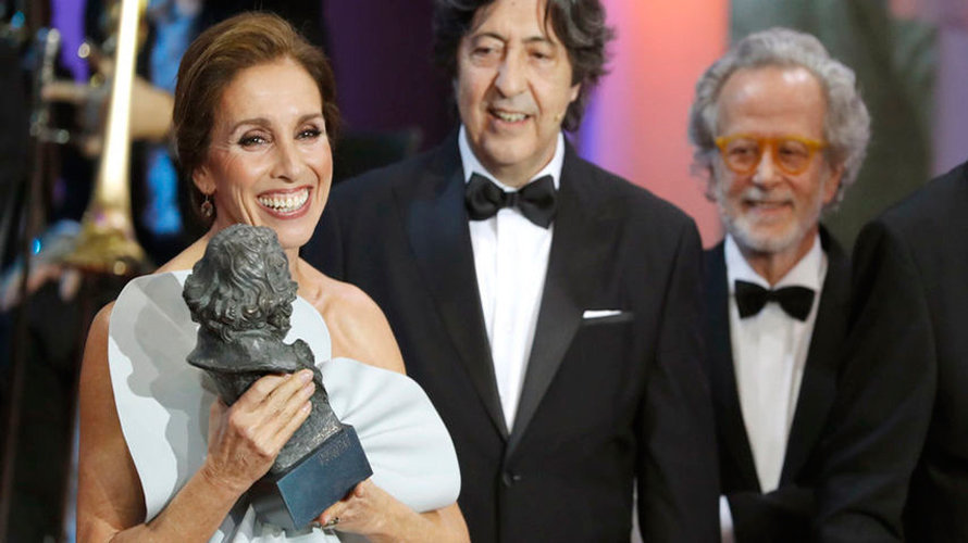 La-actriz-y-cantante-Ana-Belén-recibe-el-Goya-de-honor-de-la-Academia.-EFE