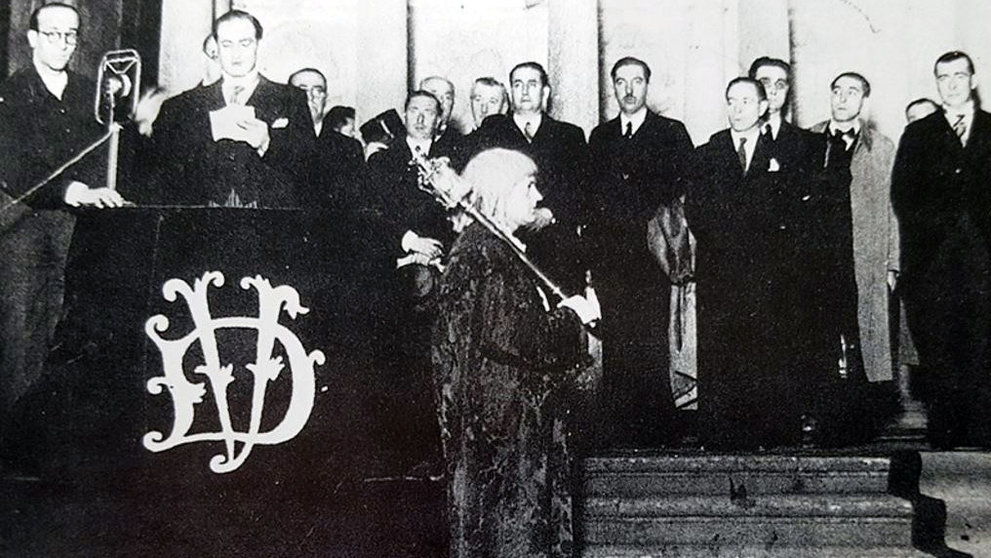 El 7 de octubre de 1936 José Antonio Aguirre jura su cargo como presidente del Gobierno provisional del País Vasco.