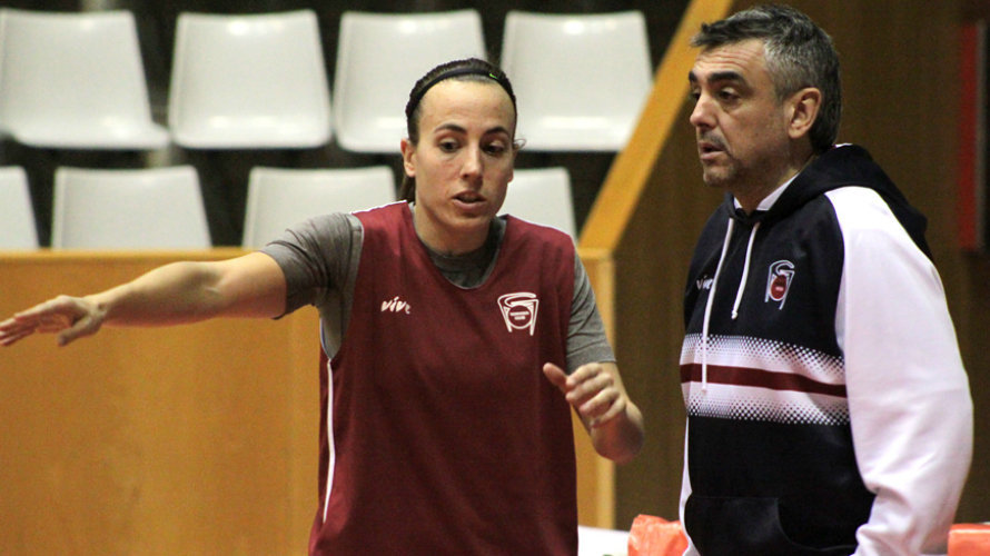 María Asurmendi con su entrenador