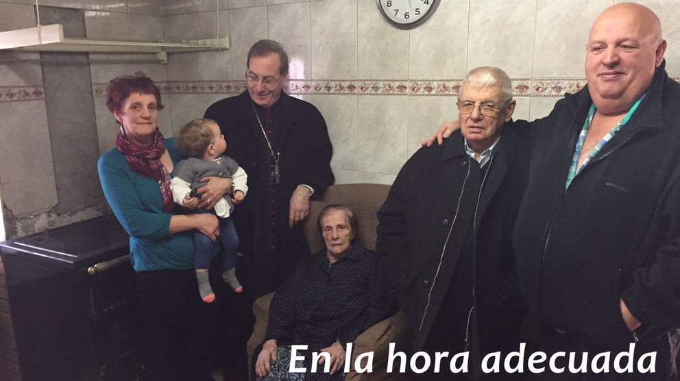 Visita pastoral del Arzobispo Francisco Pérez por varios pueblos de Baztán