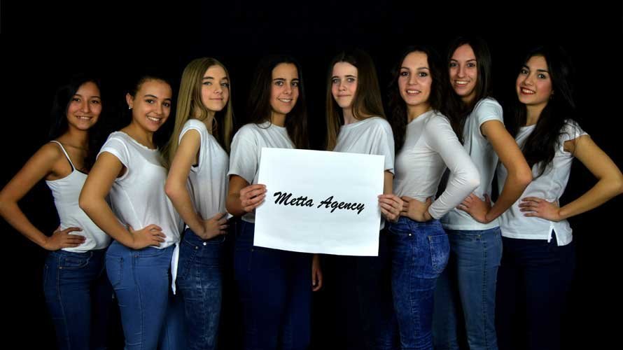 Imagen de lanzamiento de la agencia Metta Agency con un grupode chicas. METTAAGENCY