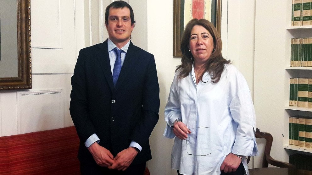 Pedro Oria Iriarte, nuevo delegado de AEMET en Navarra, junto a Carmen Alba, delegada del Gobierno