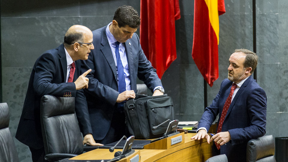 Pleno del Parlamento de Navarra. Alberto Catalán, Luis Casado y José Javier Esparza (01). IÑIGO ALZUGARAY