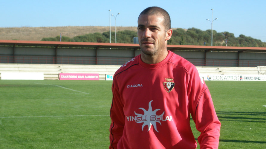 El delantero uruguayo Walter Pandiani en Tajonar. Navarra.com