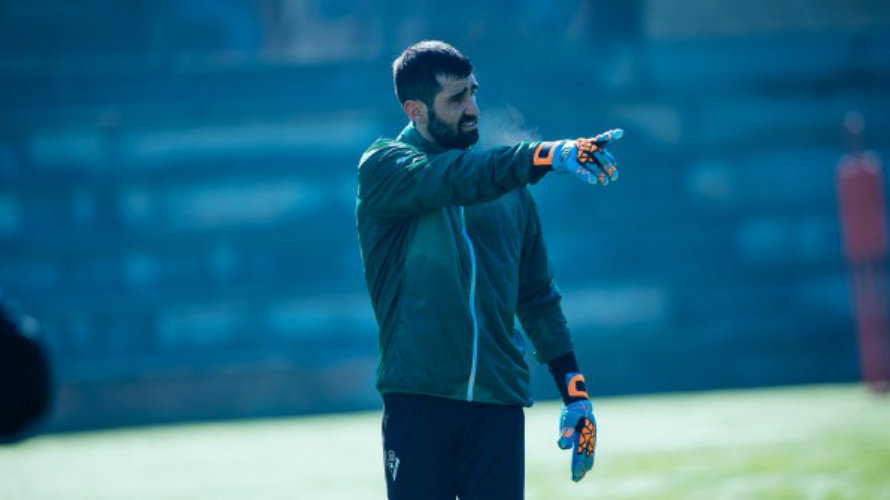 Asier Riesgo en un entrenamiento. Foto web Eibar.