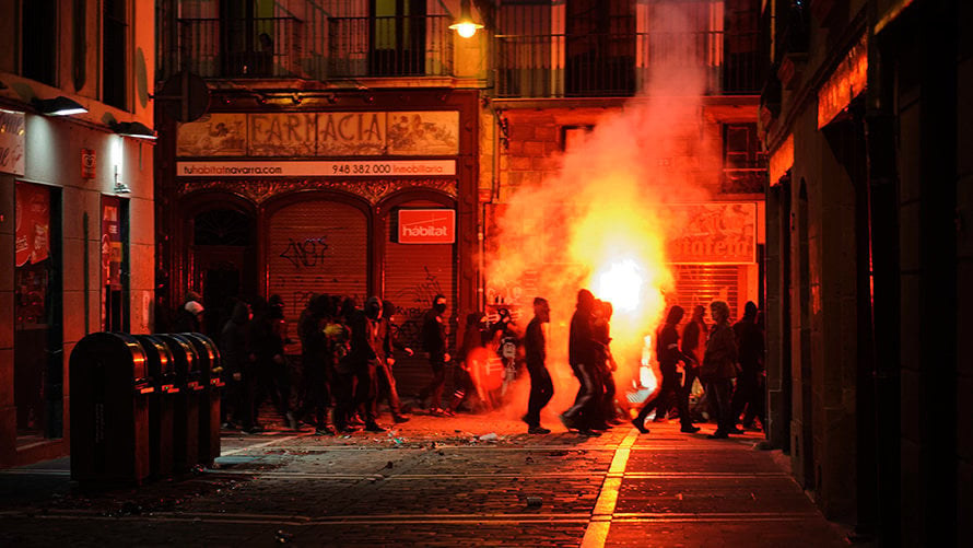 Violencia callejera en Pamplona tras una manifestación convocada por la izquierda abertzale llamando a la _autodefensa ante la represión_. MIGUEL OSÉS_1