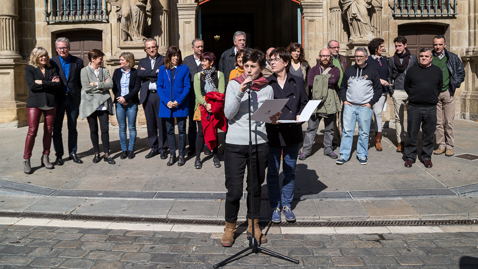 Concentración del Ayuntamiento de Pamplona por el Día Internacional de la Visibilidad Transexual (01). IÑIGO ALZUGARAY