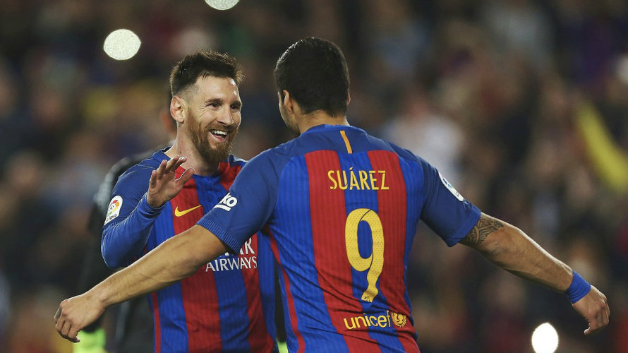 Messi y Suárez celebran un gol del Barcelona. Lfp.
