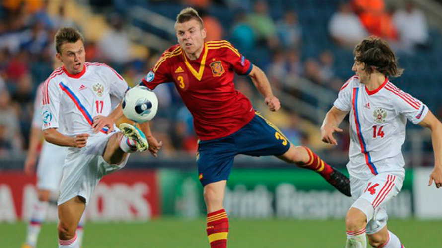 Asier Illarramendi con la camiseta de la selección española. Foto web Sefútbol.