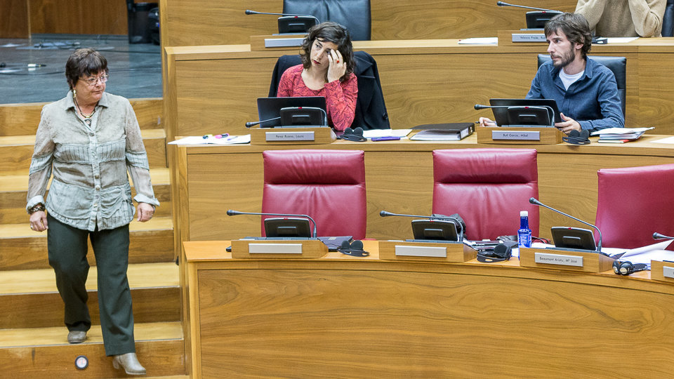 Pleno del Parlamento de Navarra. María José Beaumont, Laura Pérez y Mikel Buil (01). IÑIGO ALZUGARAY