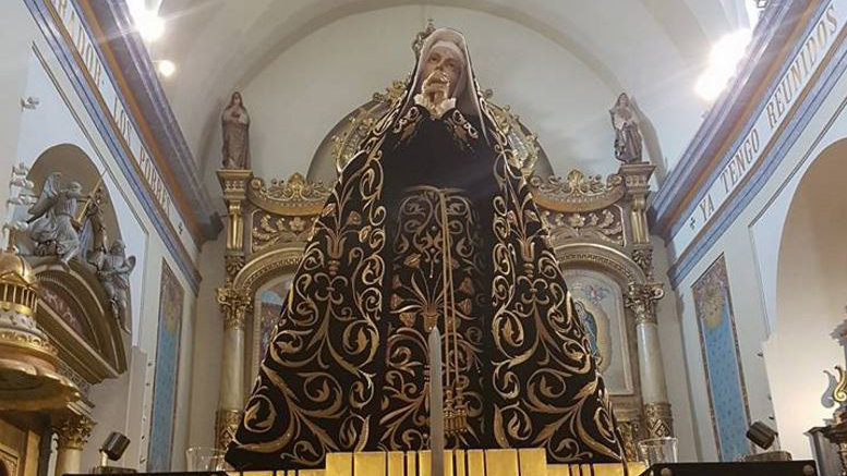 La Dolorosa se prepara para su traslado desde la iglesia de San Lorenzo hasta la Catedral de Pamplona JAVIER LEOZ 1