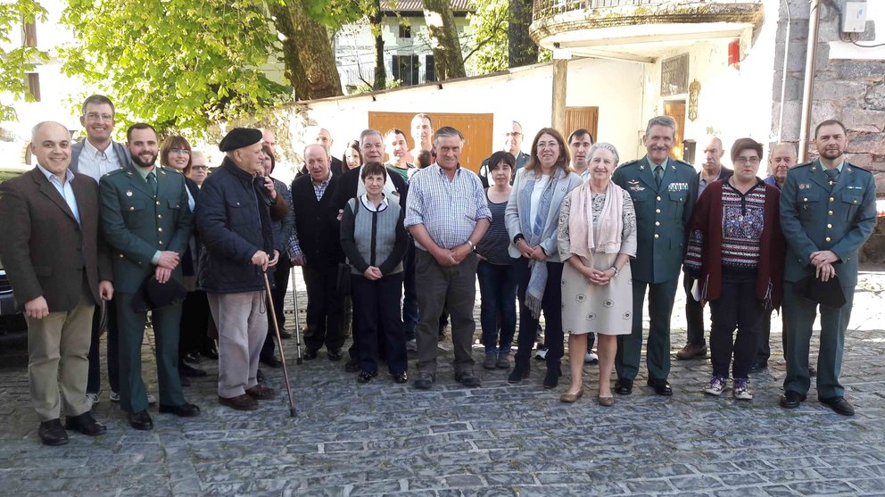 La Delegación del Gobierno y la Guardia Civil de Navarra homenajean a los miembros de la Sociedad Larea Elkartea de Leitza.