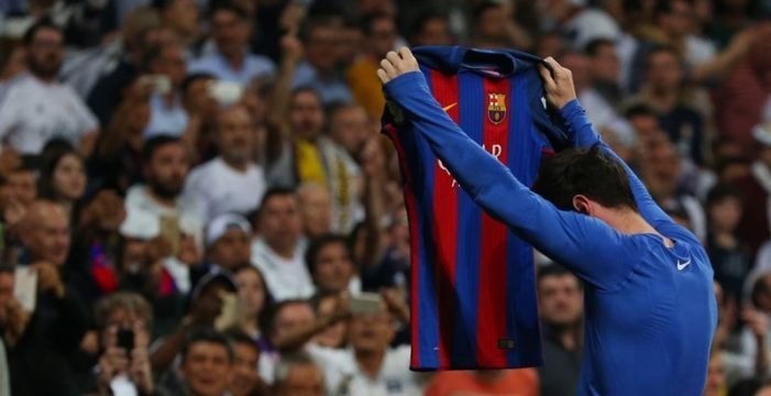Leo Messi celebra el gol de la victoria ante el Real Madrid, su gol 500 con el Barça. EFE