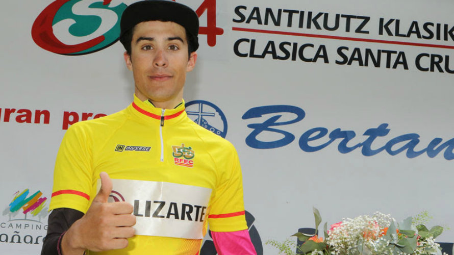 Sergio Samitier con el maillot de líder.