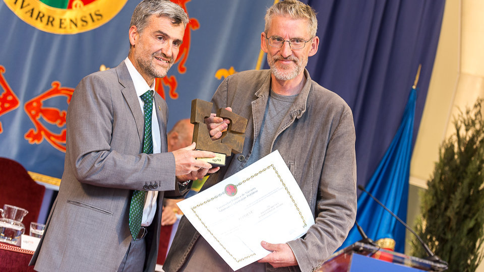 El fundador de la ONG británica Reprieve, Clive Stafford Smith, recoge el Premio Internacional Jaime Brunet a los Derechos Humanos (12). IÑIGO ALZUGARAY