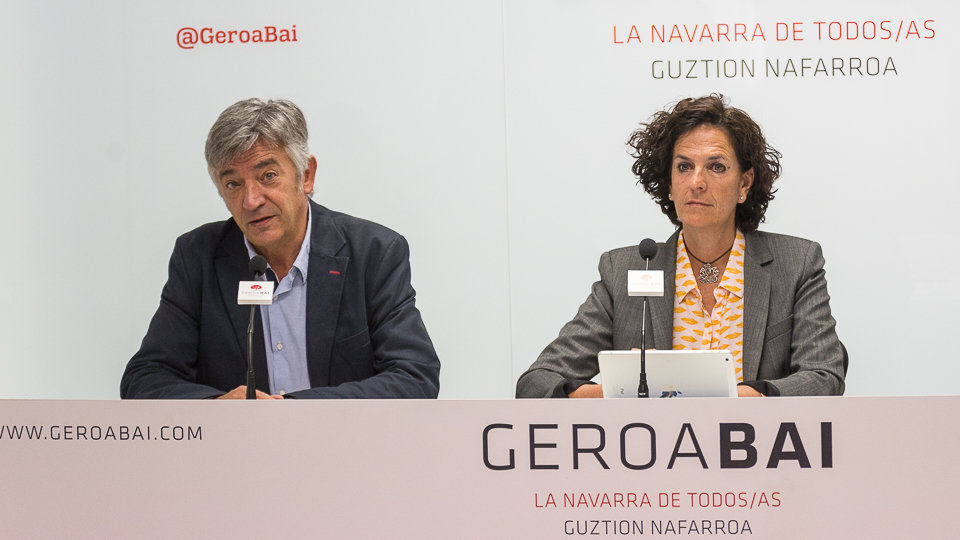 Koldo Martínez, Unai Hualde e Itziar Gómez, exponen el posicionamiento de Geroa Bai sobre el procedimiento abierto en el Tribunal de Cuentas por las dietas del Ayuntamiento de Pamplona. IÑI (19)