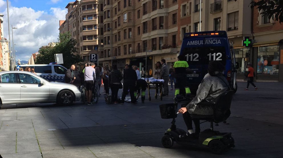 Atropello a una mujer en silla de ruedas en la avenida Carlos III de Pamplona.