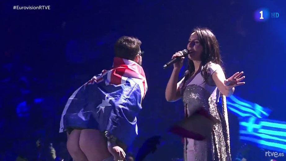 Un espontáneo muestra el culo durante una de las actuaciones de Eurovisión. RTVE
