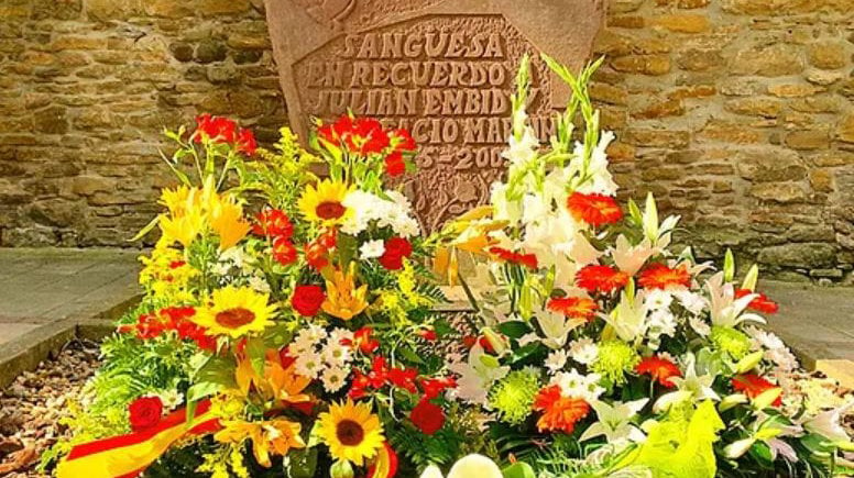 Sangüesa celebra un homenaje a los dos policías asesinados en la localidad navarra en 2003. Foto: AISS