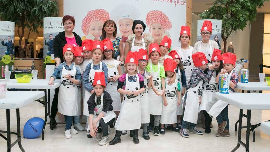 Niños y niñas que participaron en la anterior edición del taller de repostería. CEDIDA