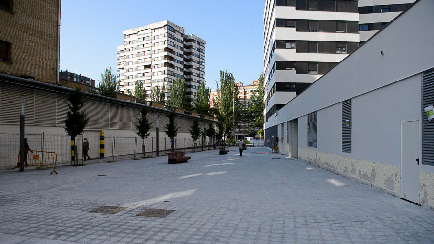 Visita de la comisión de urbanismo del Ayuntamiento de Pamplona a las obras de urbanización de la tercera fase de Iturrama Nuevo. PABLO LASAOSA 09