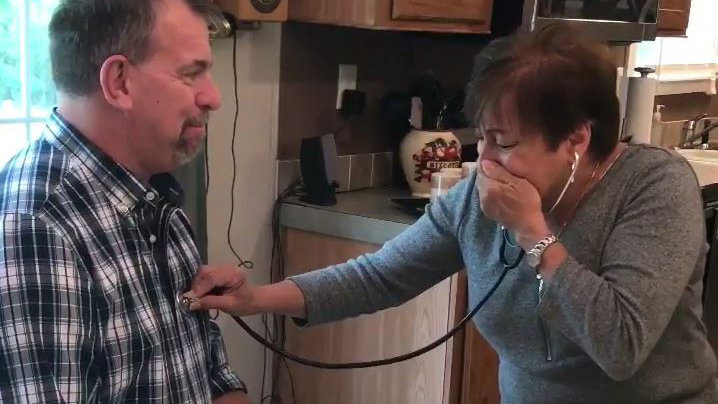 Una madre vuelve a escuchar el corazón de su hijo fallecido en el pecho del hombre que recibió su trasplante IMGUR
