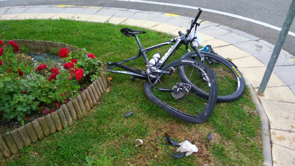 El estado en el que ha quedado la bicicleta del ciclista de Villatuerta fallecido en un atropello en Estella NAVARRACOM
