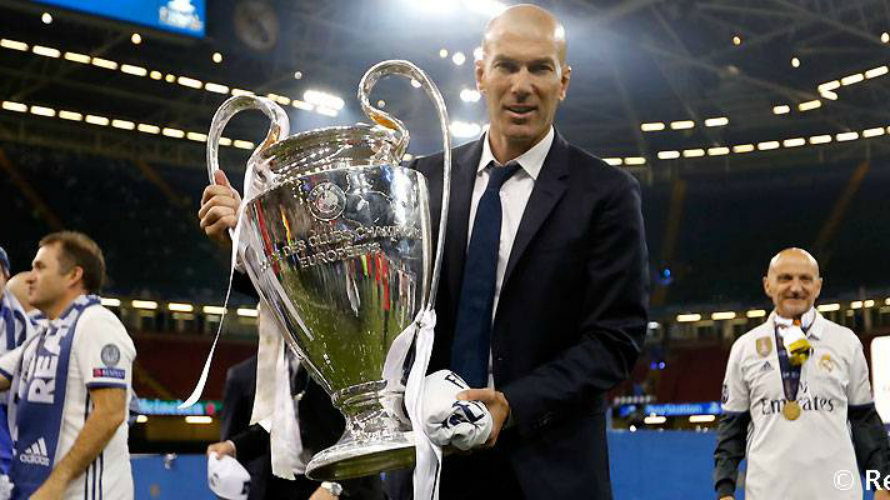 Zidane sostiene la Copa de Europa en Cardiff. Foto web R. Madrid.