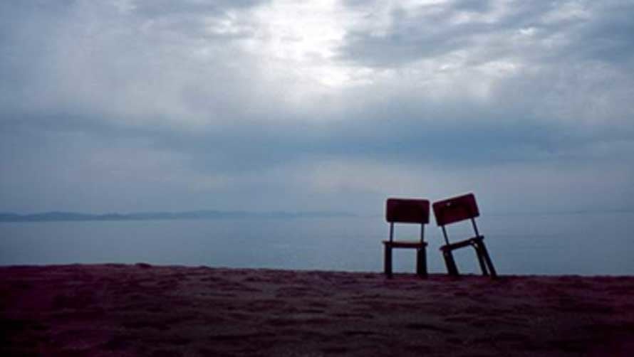 Dos sillas en la playa. ARCHIVO