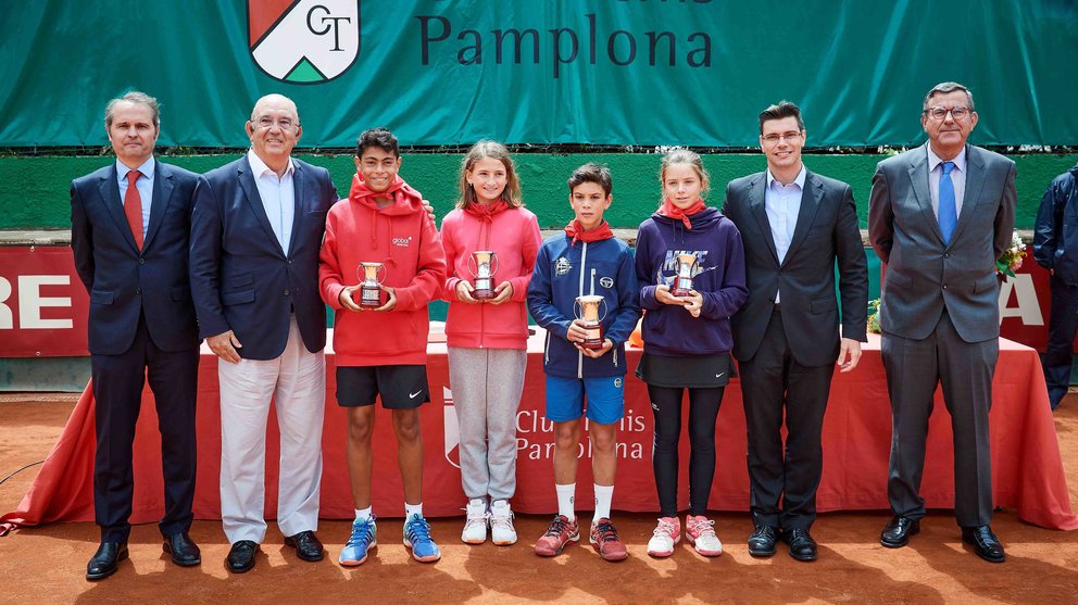 Entrega de premios del Campeonato de España de Tenis en categoría alevín celebrado en el Club de Tenis de Pamplona CEDIDA