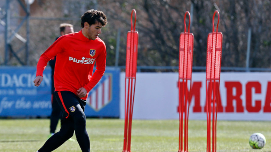Theo Hernández con la camiseta rojiblanca. Foto At. Madrid.